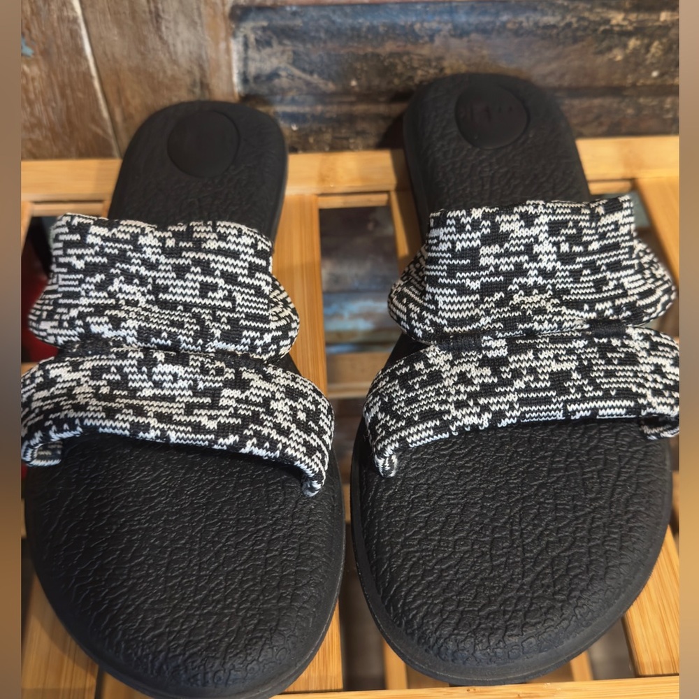 Sanuk Sandals / Slides Women’s 10